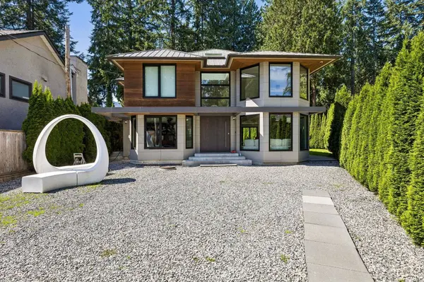 4577 Capilano RD, North Vancouver, BC V7R 4K2