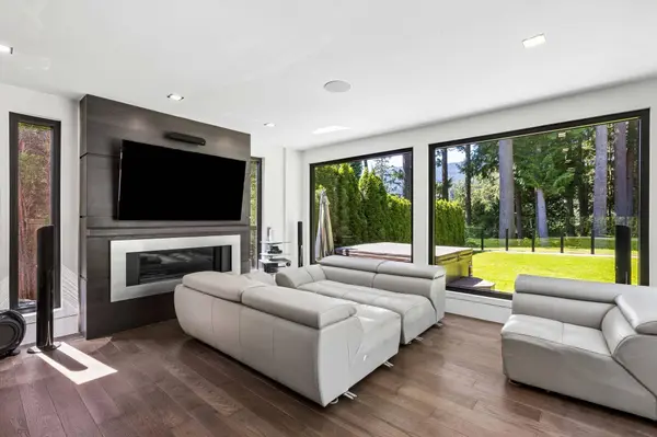 4577 Capilano RD, North Vancouver, BC V7R 4K2