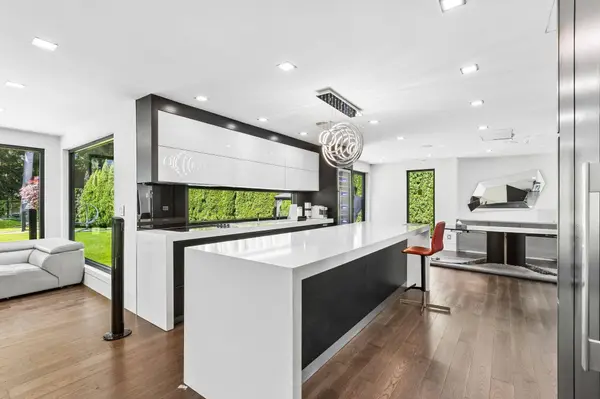 4577 Capilano RD, North Vancouver, BC V7R 4K2