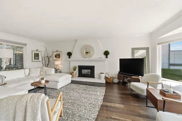 1237 Ioco RD, Port Moody, BC V3H 2W9