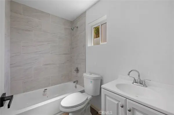 541 N Barbara #B, Azusa, CA 91702