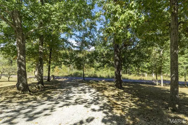 8076 T HWY, Fredericktown, MO 63645