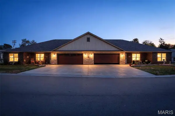 551 Windsor LN