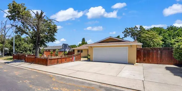 3832 Moorea DR, Modesto, CA 95356