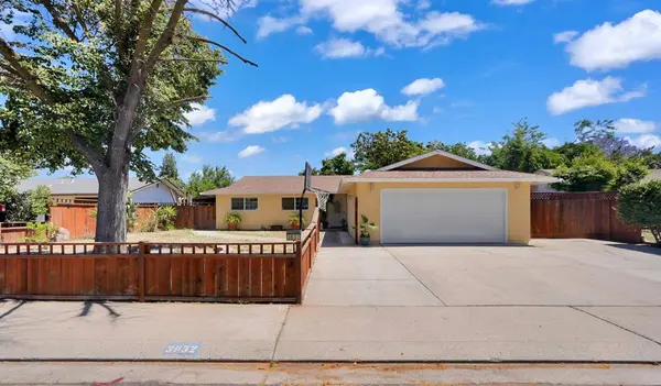3832 Moorea DR, Modesto, CA 95356
