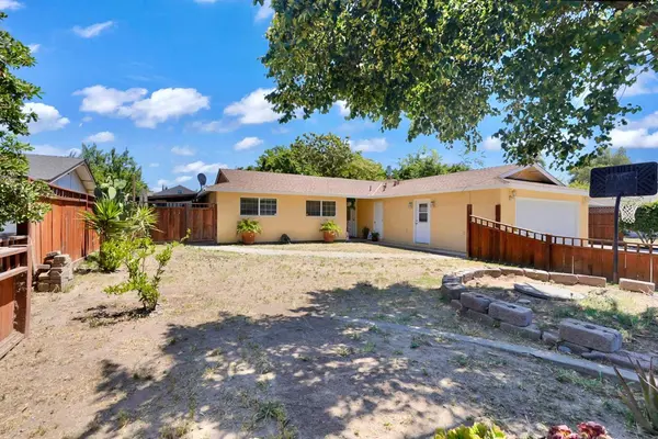 3832 Moorea DR, Modesto, CA 95356