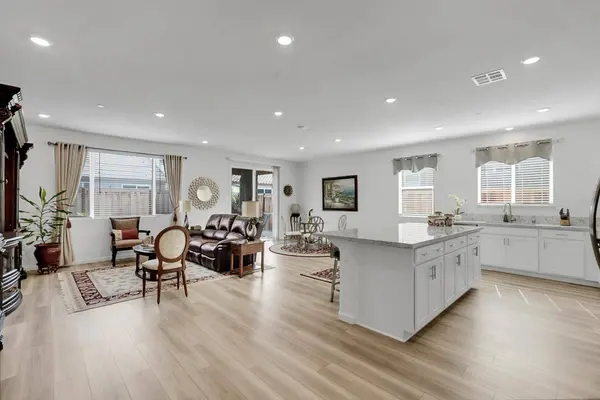 924 Somerset WAY, Patterson, CA 95363