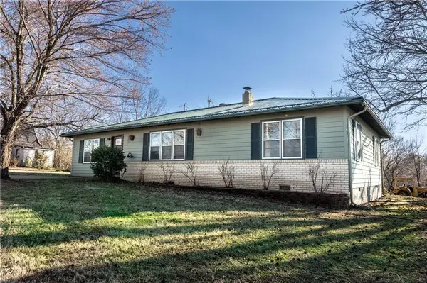 203 1st St, Omaha, AR 72662