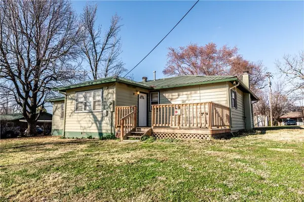 203 1st St, Omaha, AR 72662