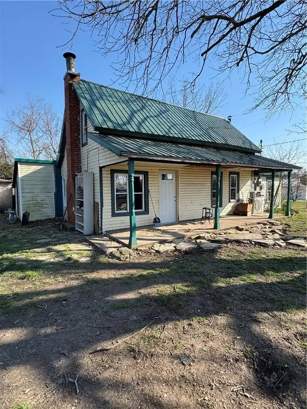 103 Maple St, Omaha, AR 72662