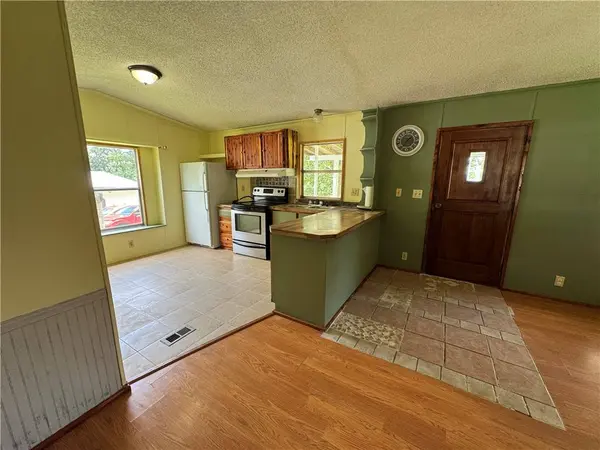 83 NC 2813, Marble Falls, AR 72648