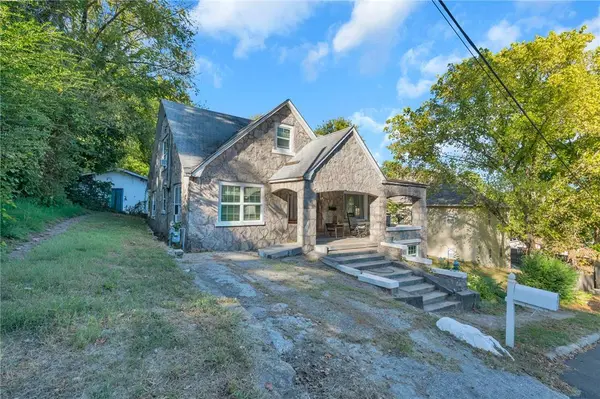 613 W South Ave, Harrison, AR 72601