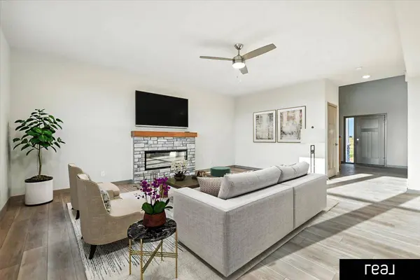 10651 S 102 Avenue, Papillion, NE 68046