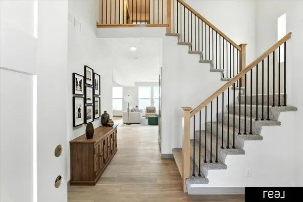 10651 S 102 Avenue, Papillion, NE 68046