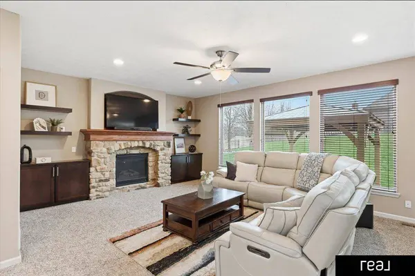 5720 S 165 Street, Omaha, NE 68135