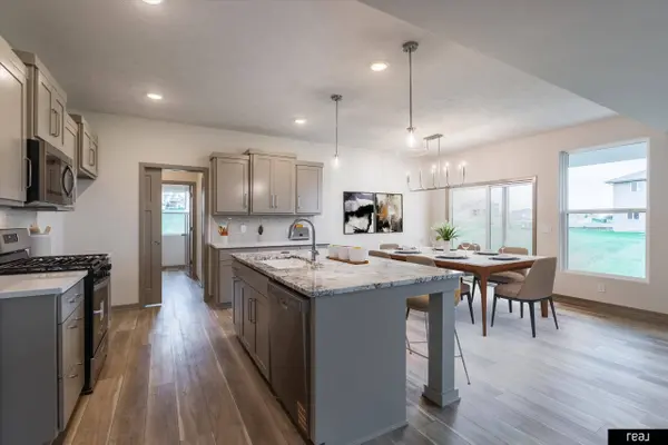12615 Carpenter ST, Papillion, NE 68138