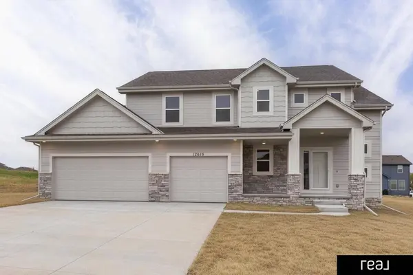 12615 Carpenter ST, Papillion, NE 68138