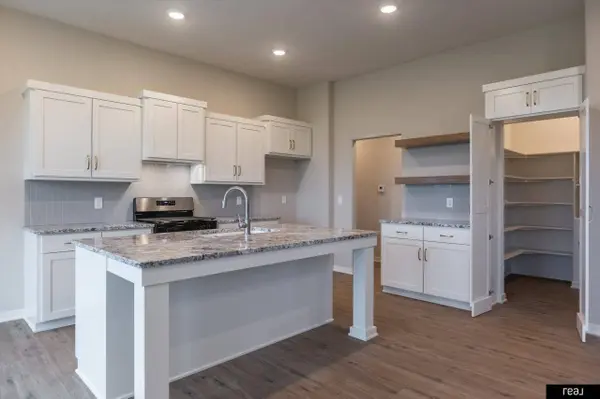 12810 cooper ST, Papillion, NE 68138