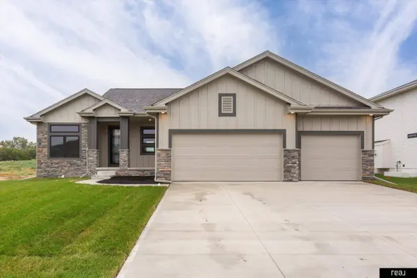 12810 cooper ST, Papillion, NE 68138