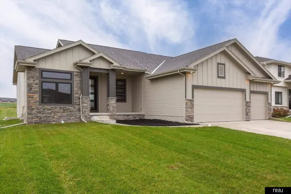 12810 cooper ST, Papillion, NE 68138