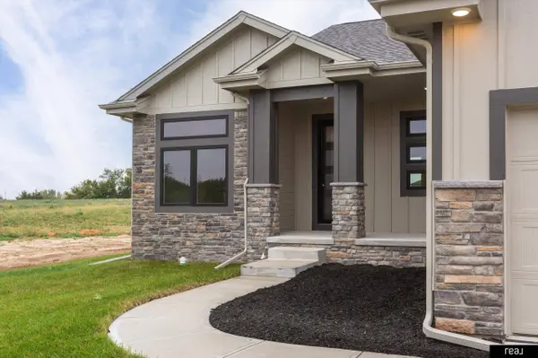 12810 cooper ST, Papillion, NE 68138