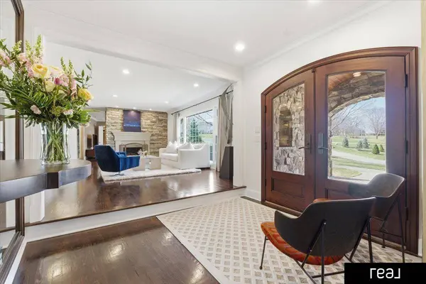 805 Ridgewood AVE, Omaha, NE 68114