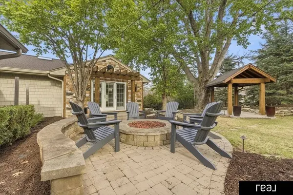 805 Ridgewood AVE, Omaha, NE 68114