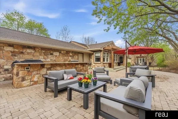 805 Ridgewood AVE, Omaha, NE 68114