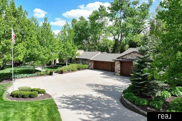 805 Ridgewood AVE, Omaha, NE 68114