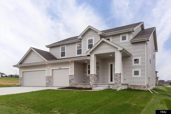 12615 Carpenter ST, Papillion, NE 68138