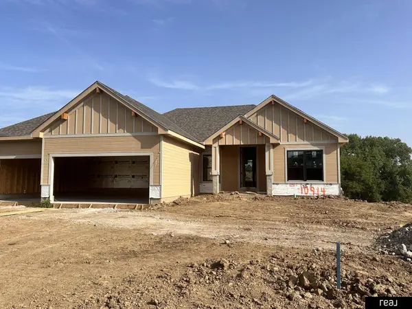 10914 Portage DR, Papillion, NE 68046