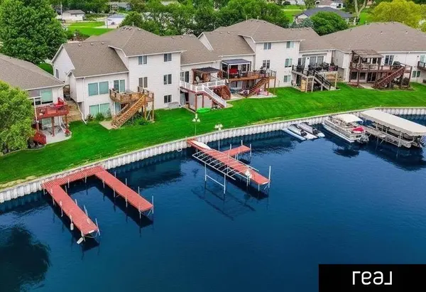 1070 Waters Edge CT, Carter Lake, IA 51510