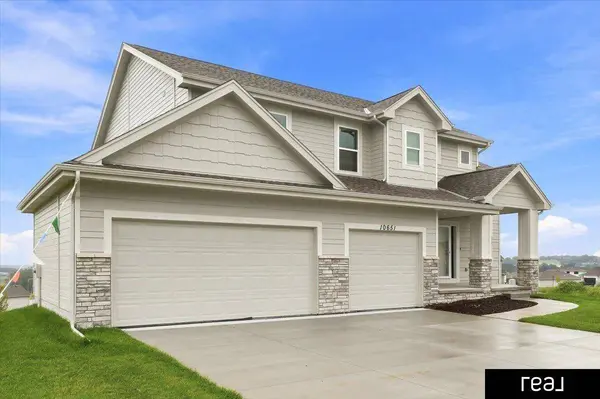 10651 S 102 AVE, Papillion, NE 68046
