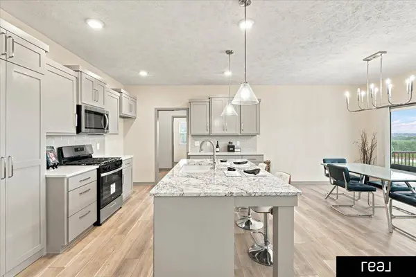10651 S 102 AVE, Papillion, NE 68046