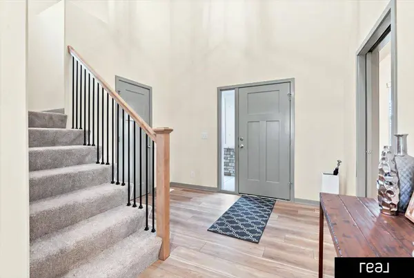 10651 S 102 AVE, Papillion, NE 68046