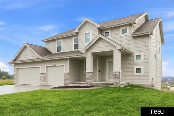10651 S 102 AVE, Papillion, NE 68046