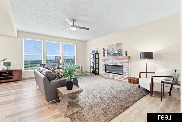 10651 S 102 AVE, Papillion, NE 68046