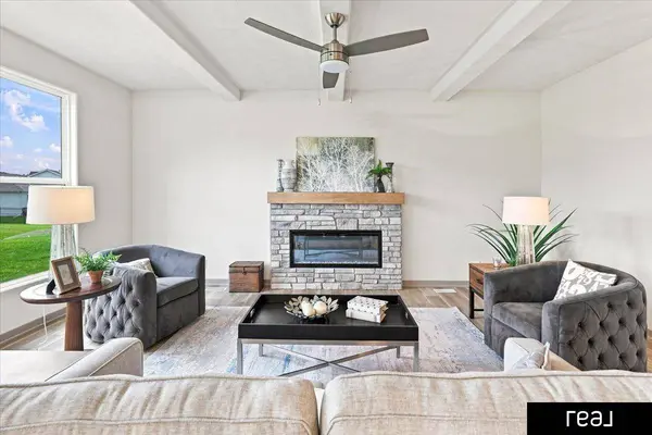 12615 Carpenter ST, Papillion, NE 68138