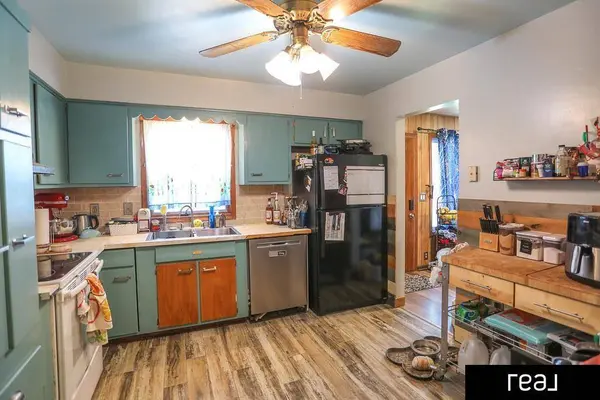 6919 B ST, Omaha, NE 68106