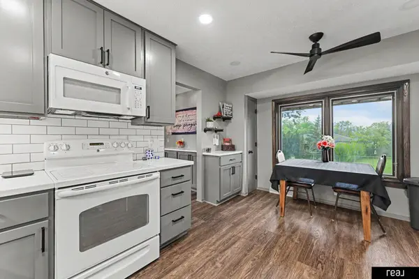 10621 N ST, Omaha, NE 68127