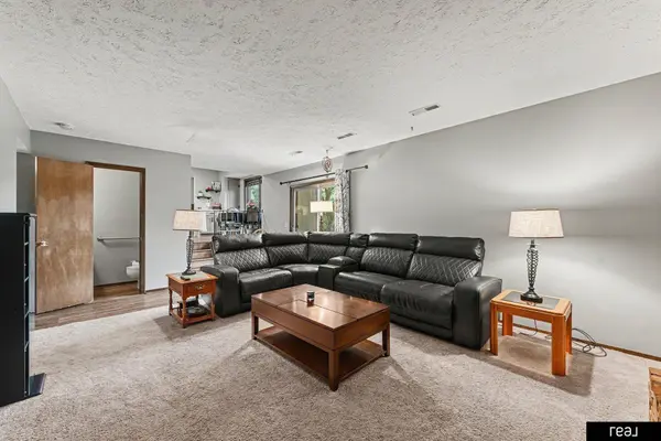 10621 N ST, Omaha, NE 68127
