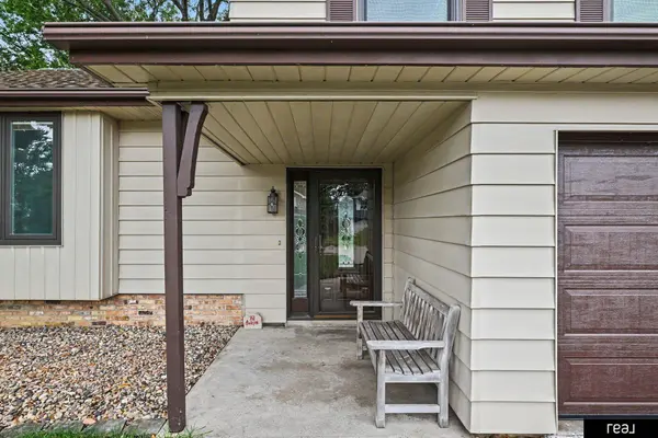 10621 N ST, Omaha, NE 68127