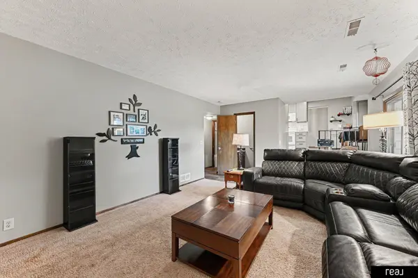 10621 N ST, Omaha, NE 68127