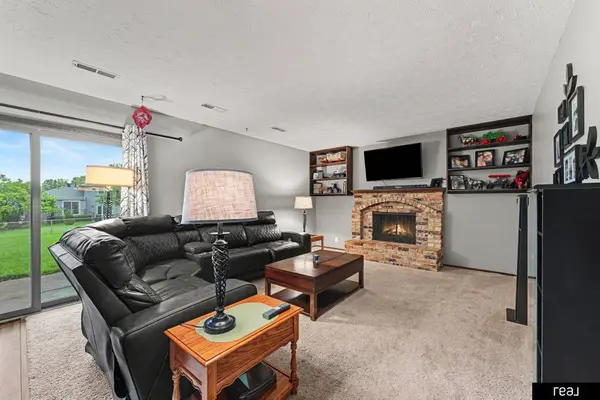 10621 N ST, Omaha, NE 68127
