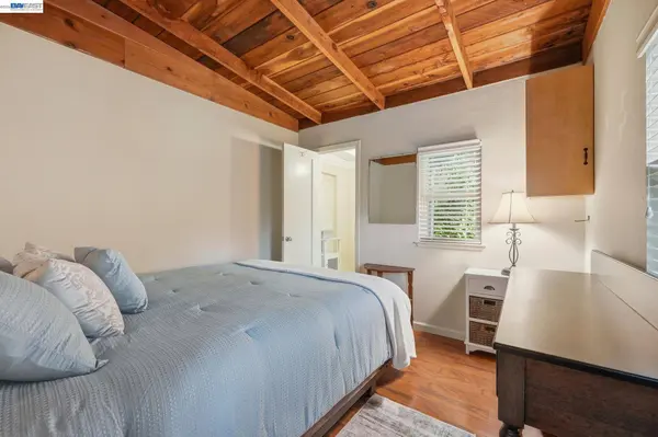 11700 Oak Rd, Forestville, CA 95436