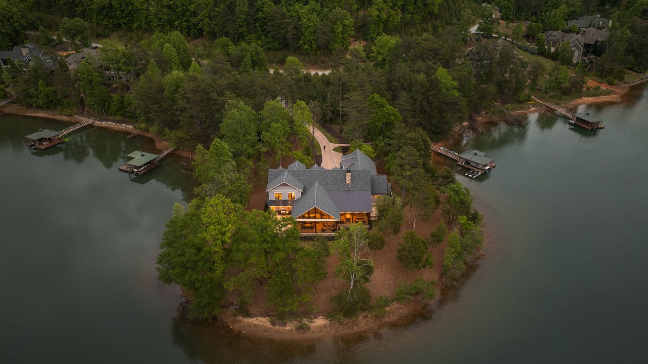 Lake lifestyle listings
