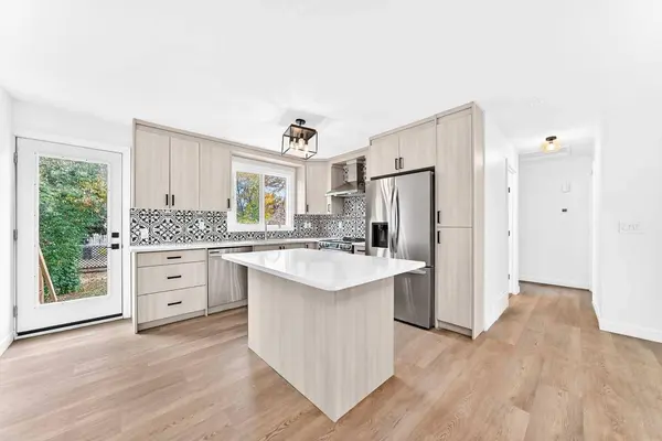 856 Rundlecairn WAY NE, Calgary, AB T1Y2R7
