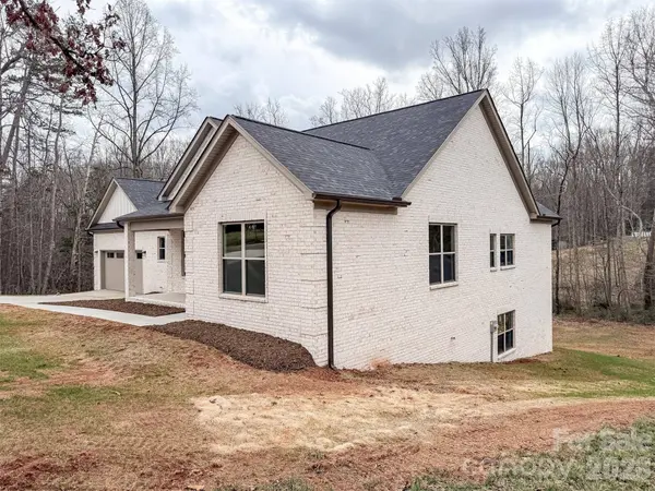 1322 Kensington CIR, Newton, NC 28658