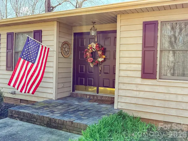 1017 3rd AVE NW, Conover, NC 28613