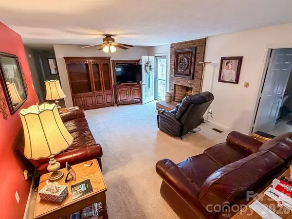 1017 3rd AVE NW, Conover, NC 28613